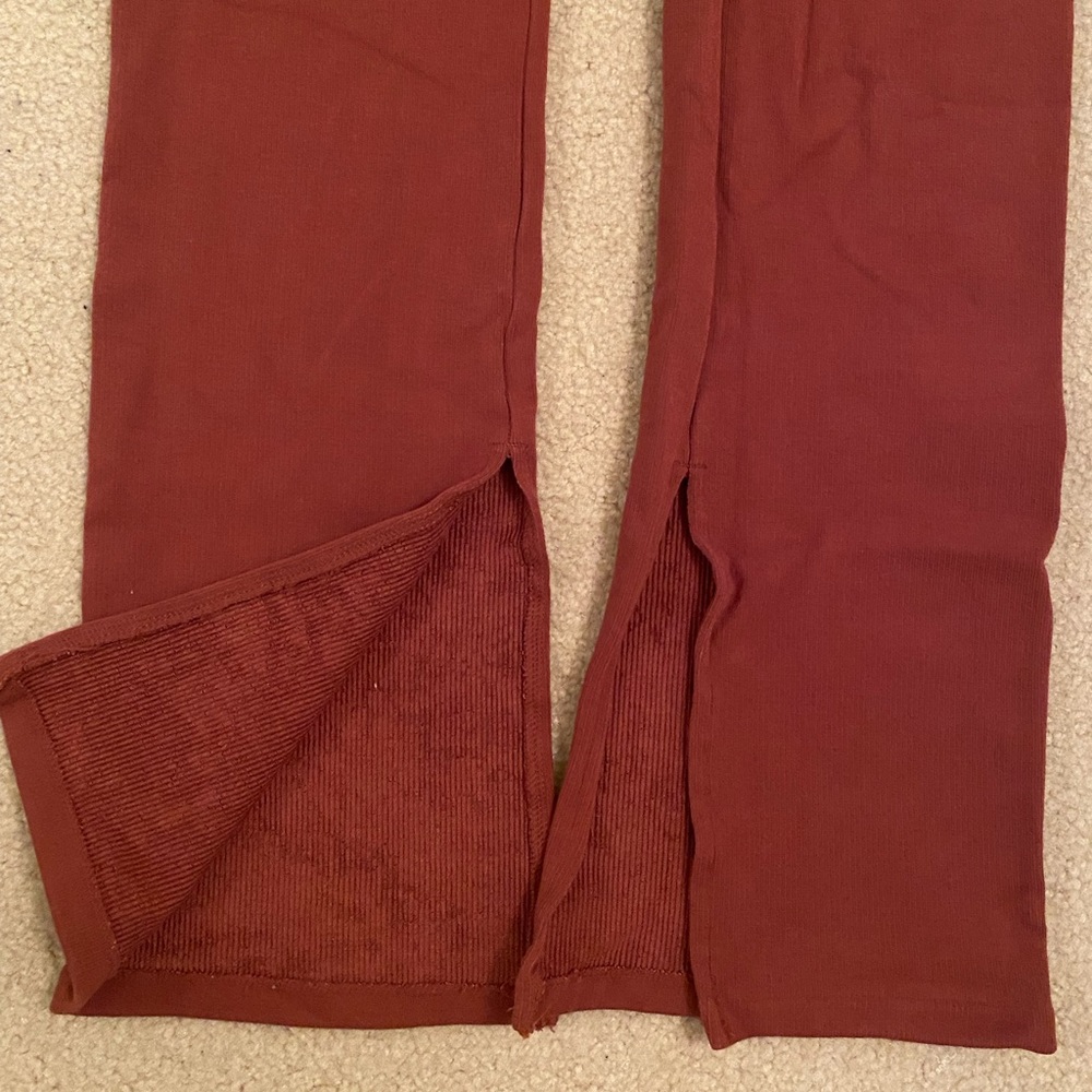 Fabletics burgundy yoga pants - Picture 4 of 5